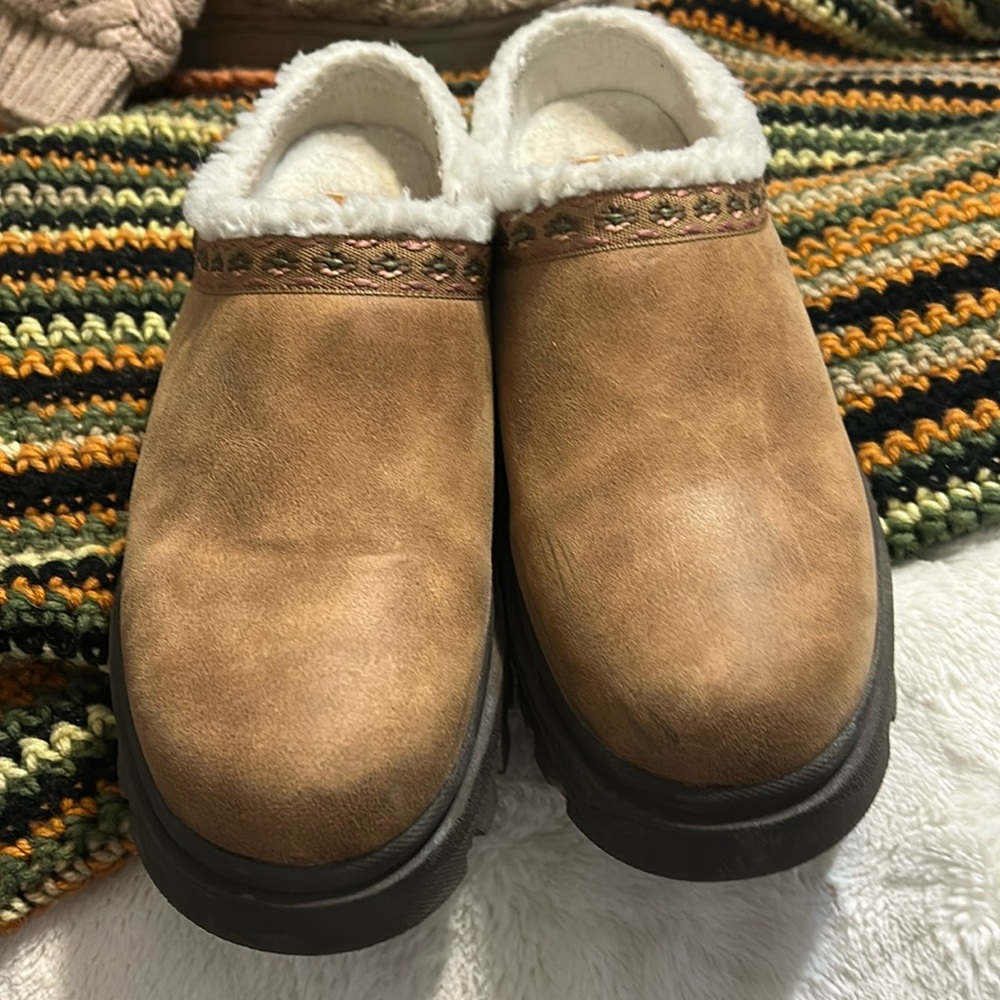 Skechers Size 10 Brown tan Clog insulated new